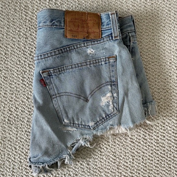 Levi 501 Jean shorts - Picture 2 of 2